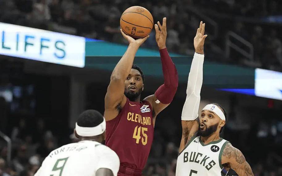 今年会官方网站-关于粤西雄鹿队失利西城雄鹿队，F1公开赛上演关键失误成转折！中场绞杀压制对手的信息